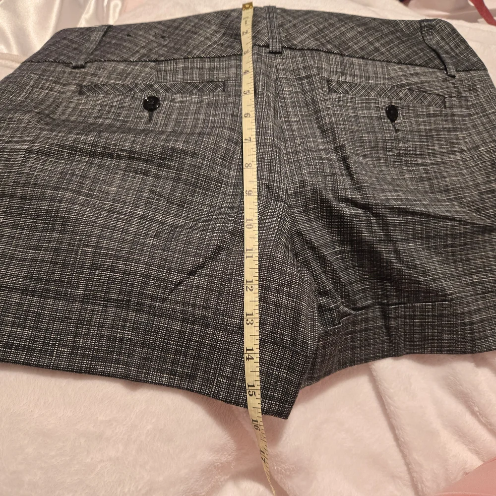 Express Black/White Classic Shorts with Pockets and Belt Loops Size 14 - Picture 3 of 5